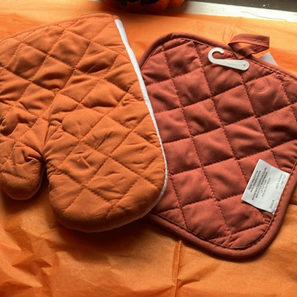 2 Piece Autumn Oven Mitt & Pot Holder. Rich in Color. - Picture 4 of 5
